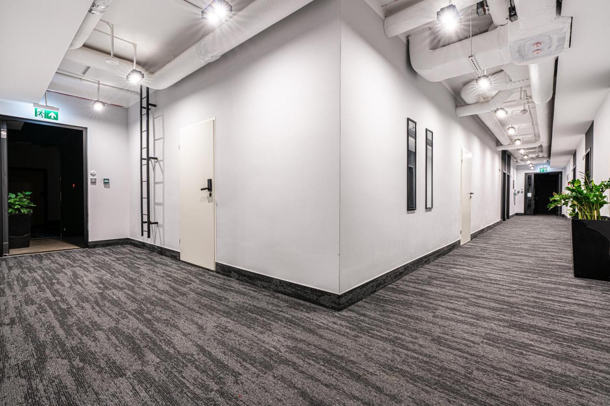 Vanta Business Center สกาวินา ภายนอก รูปภาพ